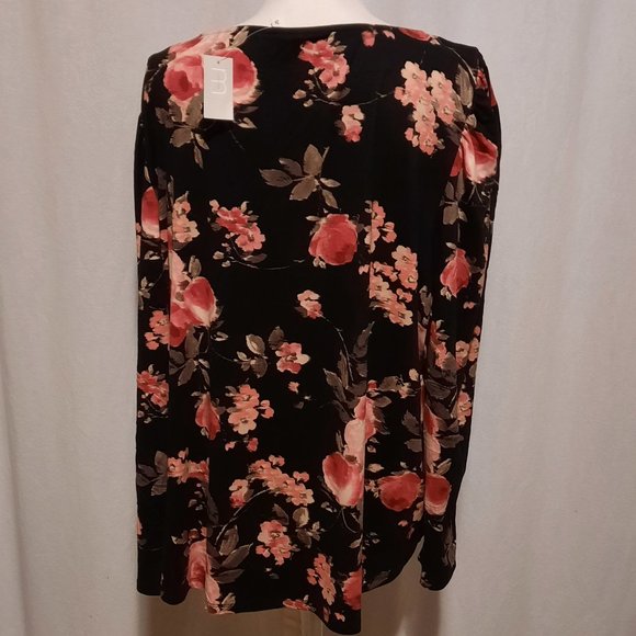 NEW! MAURICES ~Plus Size 1X Soft Popover Top - Picture 3 of 4